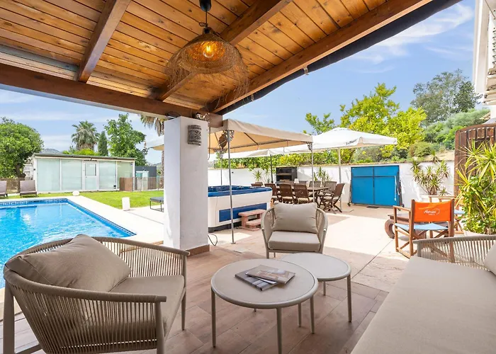 Isabel Private Pool & By Aora Humera